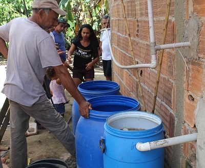 Sistema de Tratamento e reuso de água instalado no lote da agricultora Renéia no PA Ouro verde/Barro Branco